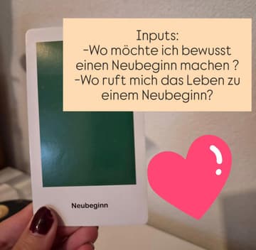 Farbsymbolik-Karte «Neubeginn» in Grün, daneben die Fragen aus dem Begleitbuch