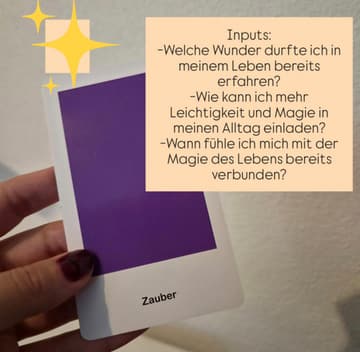 Farbsymbolik-Karte «Zauber» in Violett, daneben die Fragen aus dem Begleitbuch