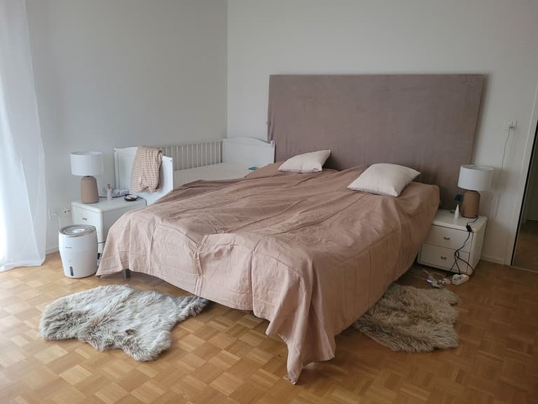 Schlafzimmer in zarten Rosétönen